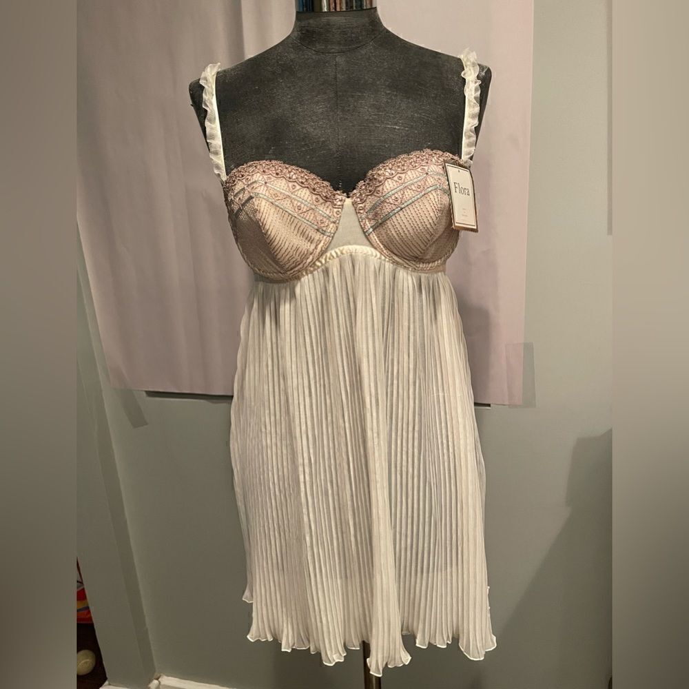 Flora Nikrooz Nightie with matching thong Size Large